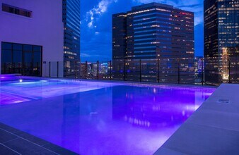 1900 Pacific Residences in Dallas, TX - Foto de edificio - Building Photo