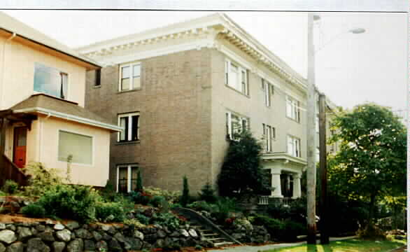 Bristol Apartments in Seattle, WA - Building Photo - Building Photo