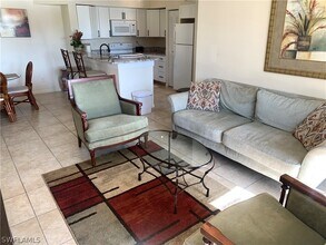 1275 Wildwood Lakes Blvd in Naples, FL - Building Photo - Building Photo