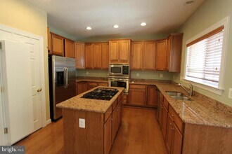 8170 McCauley Way in Lorton, VA - Building Photo - Building Photo