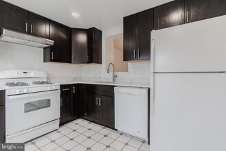 14405 Black Horse Ct in Centreville, VA - Building Photo - Building Photo