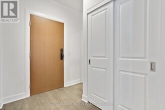 3240 William Coltson Ave in Oakville, ON - Building Photo - Building Photo