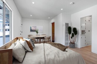 Beachwood Apartment Homes in Burbank, CA - Building Photo - Interior Photo