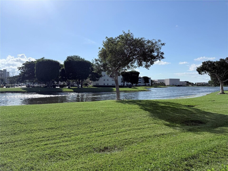 1072 Cornwall D in Boca Raton, FL - Building Photo