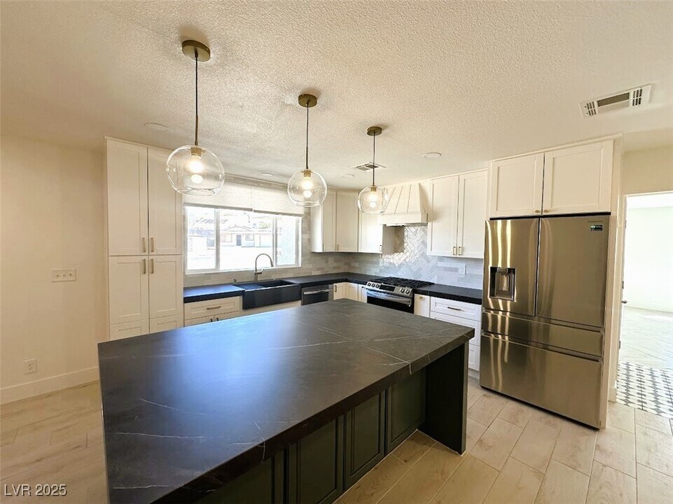 224 Autumn Ct in Henderson, NV - Building Photo