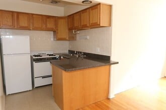 533 W Aldine, Unit A00C in Chicago, IL - Foto de edificio - Building Photo