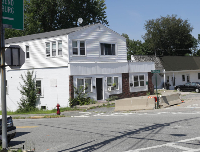 2-4 Railroad St in Pepperell, MA - Building Photo - Building Photo