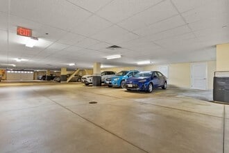 10 Crowninshield St, Unit 104 in Peabody, MA - Foto de edificio - Building Photo