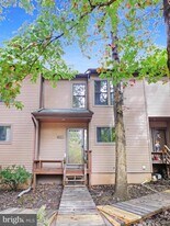 23348 Red Oak Ct in California, MD - Building Photo