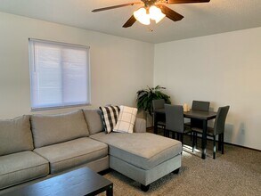 175 Harmony Dr in Napoleon, OH - Building Photo - Building Photo