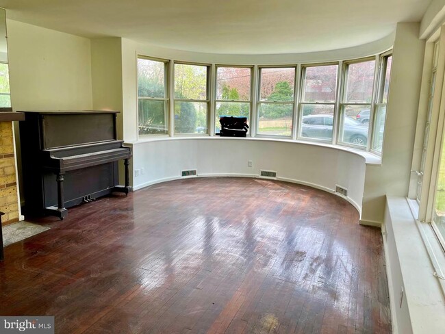property at 119 Robbins Ave