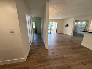 650 S Park Rd in Hollywood, FL - Foto de edificio - Building Photo