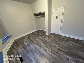 2436 N 1st St, Unit A in Milwaukee, WI - Foto de edificio - Building Photo
