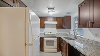 5219 Bonnie Brae Cir in Orlando, FL - Foto de edificio - Building Photo