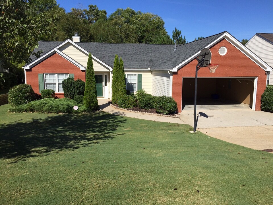 514 Lazy River Ln in Woodstock, GA - Building Photo