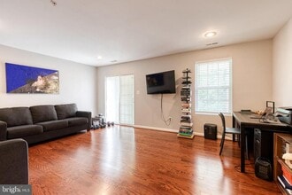 513 Bluffton Dr in Glen Burnie, MD - Building Photo - Building Photo