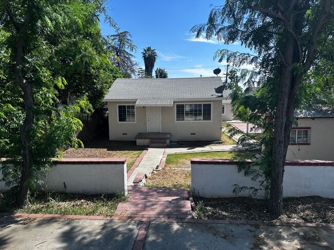 905 1/2-905 1/2 Pearl St