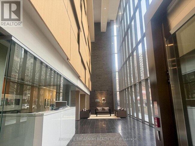 33 Charles St E in Toronto, ON - Building Photo - Building Photo