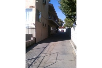 11947 Runnymede St in North Hollywood, CA - Building Photo - Building Photo