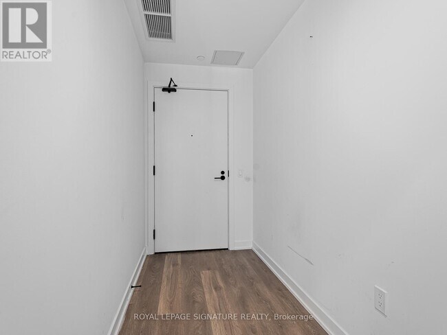 1608 Charles St in Whitby, ON - Building Photo - Building Photo