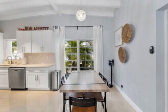 2407 NE 33rd Ave in Fort Lauderdale, FL - Building Photo - Building Photo