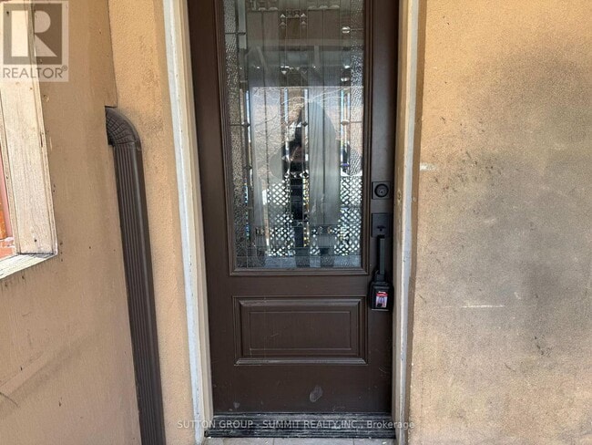 2005 Dufferin St in Toronto, ON - Building Photo - Building Photo