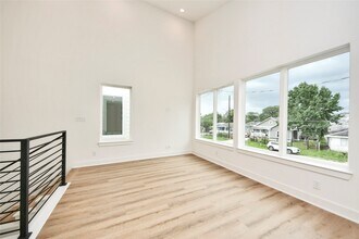 932 South Ln in Houston, TX - Foto de edificio - Building Photo