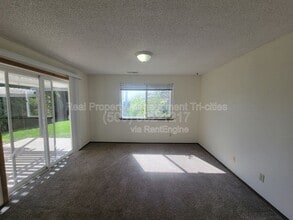 8831 W Entiat Ave in Kennewick, WA - Building Photo - Building Photo