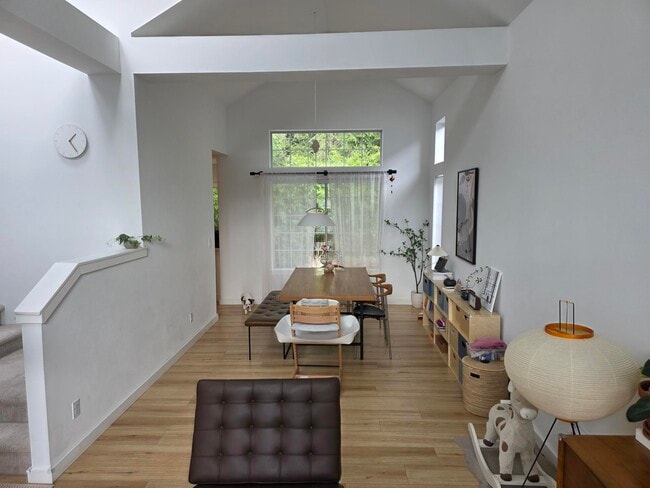 25728 SE 35th Pl in Issaquah, WA - Building Photo - Building Photo