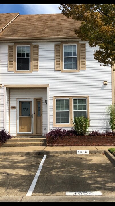 3656 Essex Pond Quay in Virginia Beach, VA - Building Photo