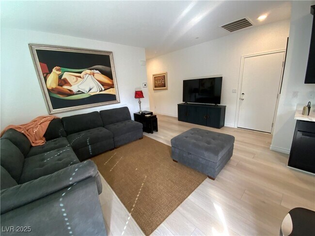 property at 3766 Etendre Ct