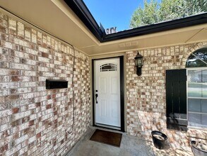 5705 NW Chestnut Ln in Lawton, OK - Building Photo - Building Photo