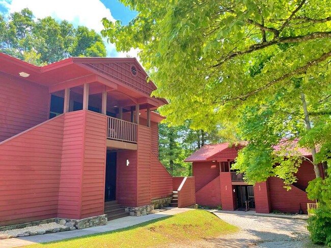 55 & 57 Observation Point Dr in Bryson City, NC - Building Photo - Building Photo