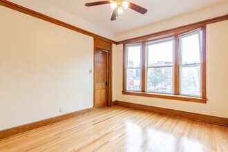 3326 N Clark St, Unit 2 in Chicago, IL - Building Photo - Building Photo