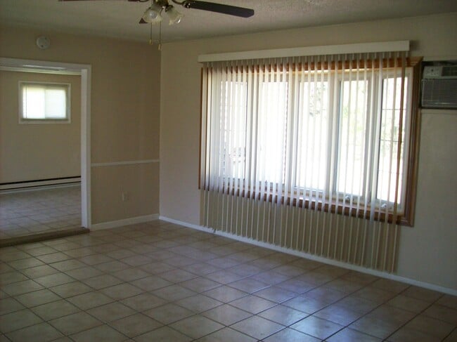 75 Baldwin Ln in Willingboro, NJ - Building Photo - Building Photo