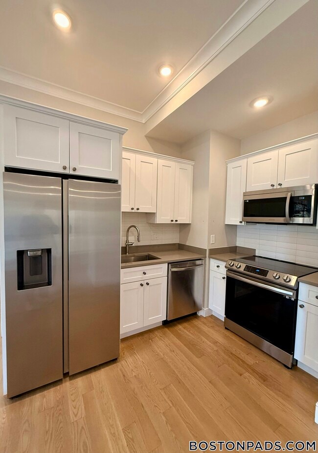 16-18 highgate St., Unit 102 in Boston, MA - Foto de edificio - Building Photo