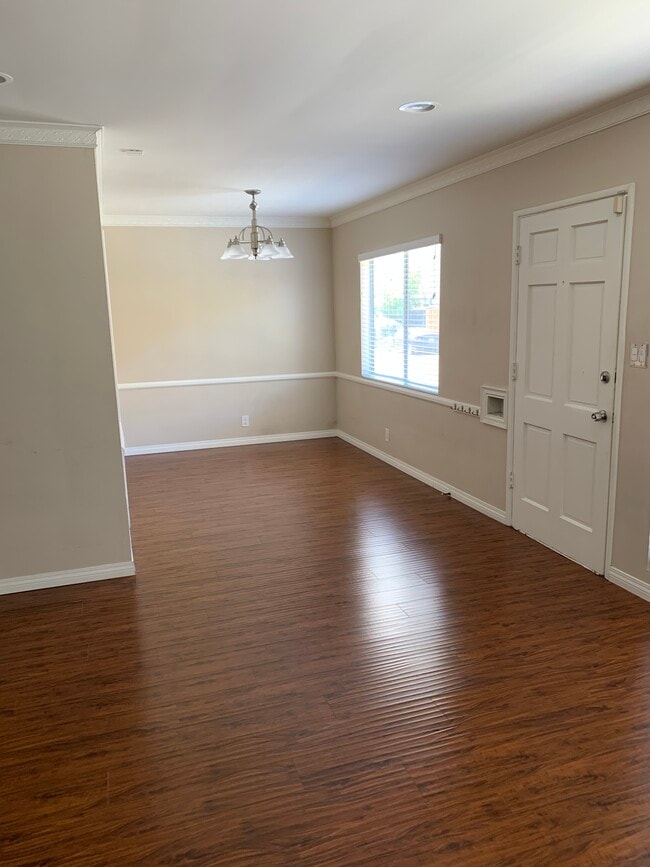 8260 Willoughby Ave in Los Angeles, CA - Building Photo - Building Photo