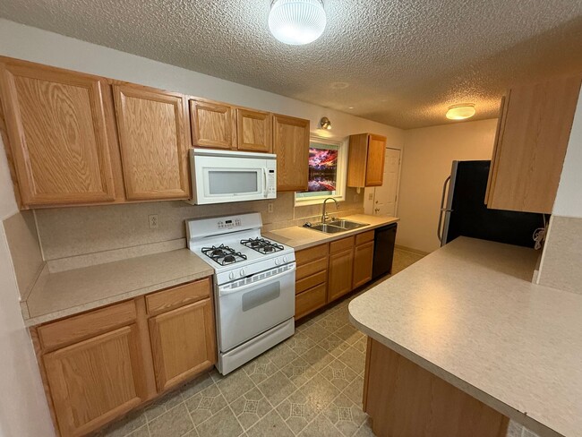6949 Windsor Pl in Anchorage, AK - Building Photo - Building Photo