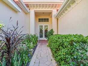 978 Island Club Square in Vero Beach, FL - Building Photo - Building Photo