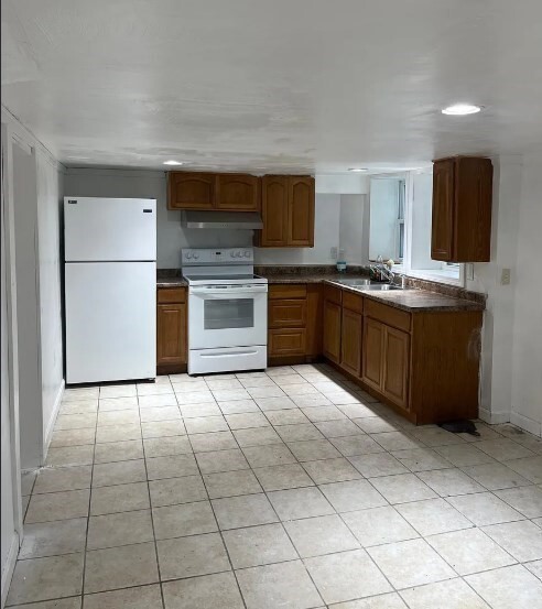 126 Mansfield Ave in Norton, MA - Building Photo - Building Photo