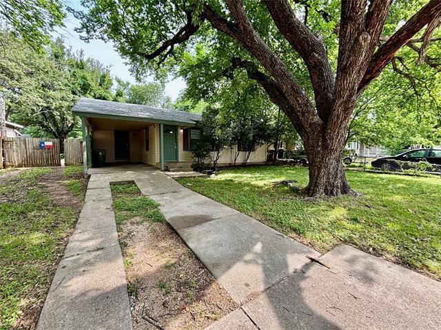 304 Elm St in Hurst, TX - Building Photo