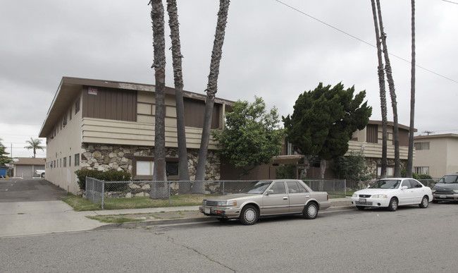 Tropicana in Anaheim, CA - Foto de edificio - Building Photo