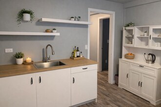 2327 Lexington Ave, Unit daylit basement unit in Everett, WA - Foto de edificio - Building Photo