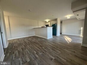 1600 Renate Dr, Unit T1 in Woodbridge, VA - Building Photo - Building Photo