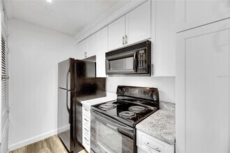5304 W Kennedy Blvd in Tampa, FL - Building Photo - Building Photo