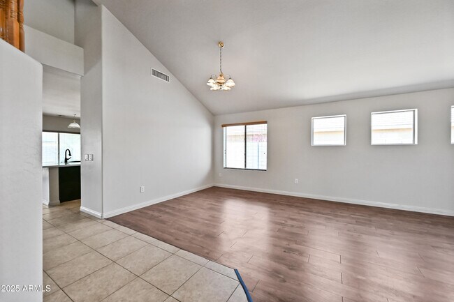 11237 W Davis Ln in Avondale, AZ - Building Photo - Building Photo