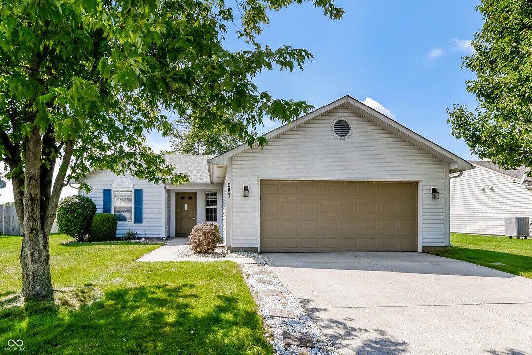 2736 Woodfield Blvd in Franklin, IN - Building Photo
