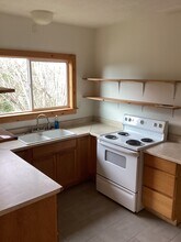 442 NE 1st St in Toledo, OR - Building Photo - Building Photo