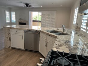 1680 N Coast Hwy 101 in Encinitas, CA - Building Photo - Building Photo