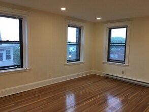 374 Broadway, Unit 2 in Somerville, MA - Building Photo - Building Photo